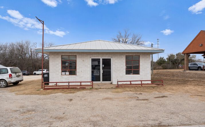 Pictures of Mixed Use, Office, Retail property located at 1911 TX-132, Natalia, TX 78059 for sales - image #1