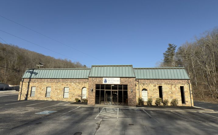 Pictures of Office property located at 1030 Knoxville Hwy, Oliver Springs, TN 37840 for sales - image #1