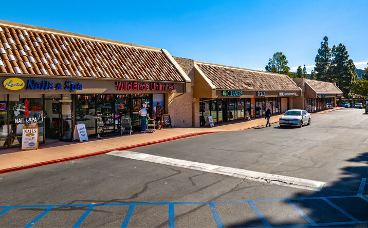 Pictures of Retail property located at 724 N Moorpark Rd, Thousand Oaks, CA 91360 for sales - image #1