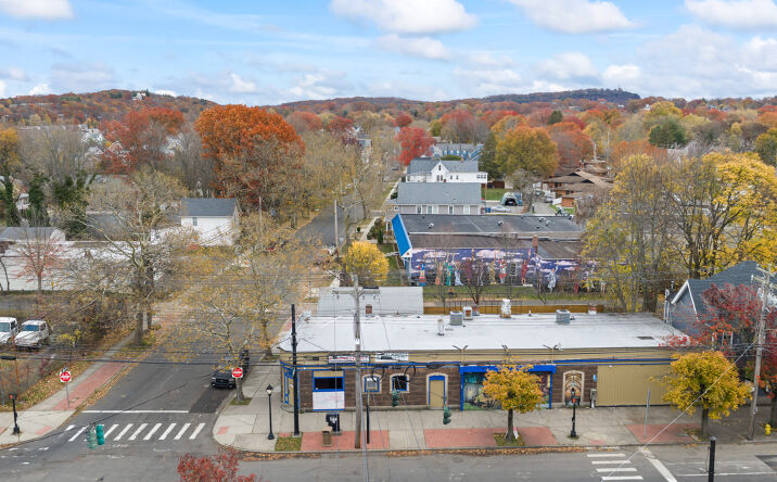 Pictures of Retail property located at 811 Dixwell Ave, Hamden, CT 06511 for sales - image #1