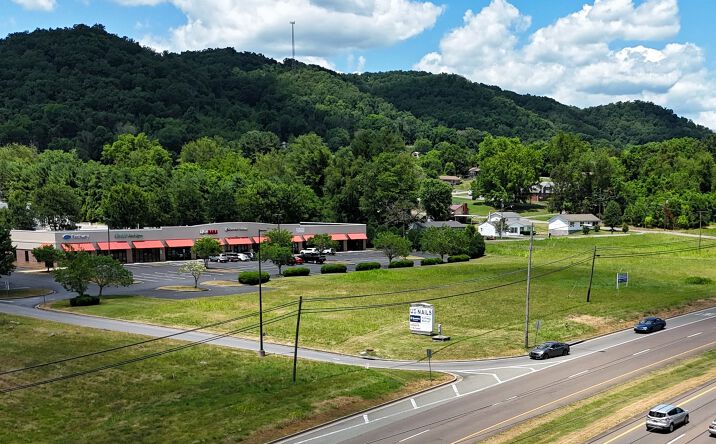 Pictures of Land, Retail property located at 2120 Volunteer Pkwy, Bristol, TN 37620 for sales - image #1