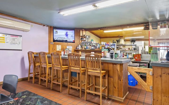 Pictures of Retail, Multifamily, Business for Sale property located at 179 Route 100 North, Wilmington, VT 05363 for sales - image #1