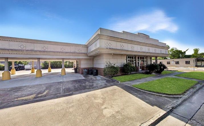 Pictures of Business for Sale property located at 1100 Enterprise Boulevard, Lake Charles, LA 70601 for sales - image #1