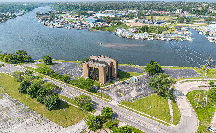 Pictures of Office property located at 400 Riverview Drive, Benton Harbor, MI 49022 for sales - image #1