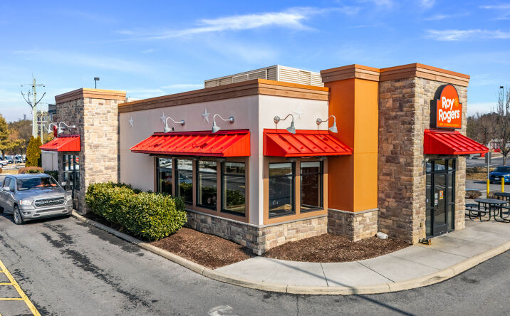 Pictures of Retail property located at 130 Riverton Commons Dr, Front Royal, VA 22630 for sales - image #1