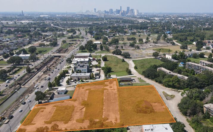 Pictures of Land property located at 3000 General De Gaulle Dr, New Orleans, LA 70114 for sales - image #1