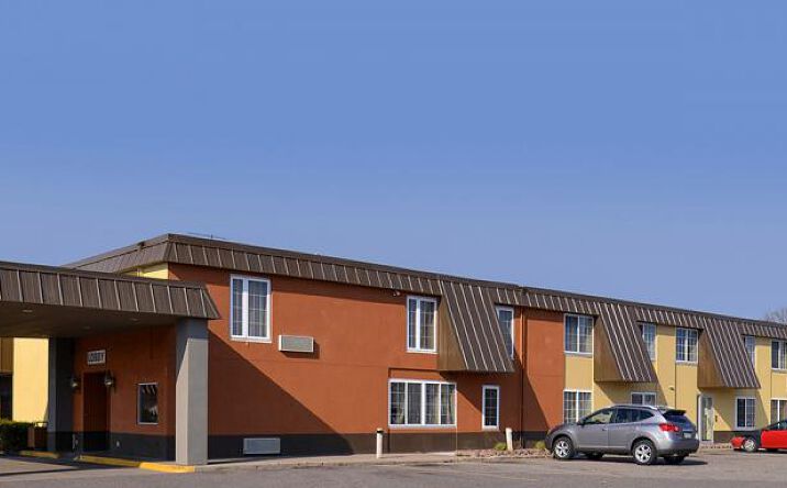 Pictures of Hospitality property located at 520 US-10, St. Cloud, MN 56304 for sales - image #1