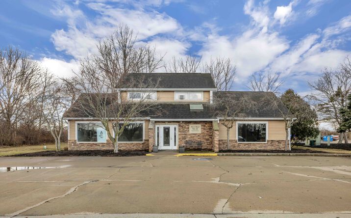 Pictures of Mixed Use, Office, Retail, Special Purpose property located at 14006 W Lake Rd, Vermilion, OH 44089 for sales - image #1