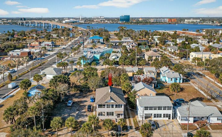 Pictures of Multifamily property located at 212 S Oleander Ave, Daytona Beach, FL 32118 for sales - image #1