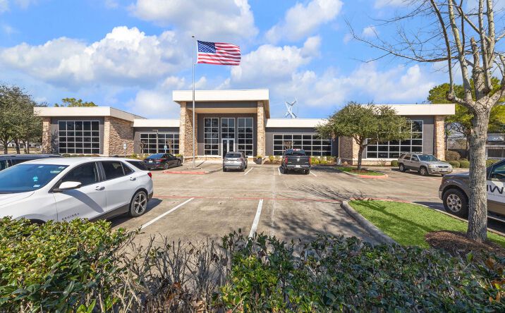 Pictures of Office property located at 2000 W Parkwood Ave, Friendswood, TX 77546 for sales - image #1