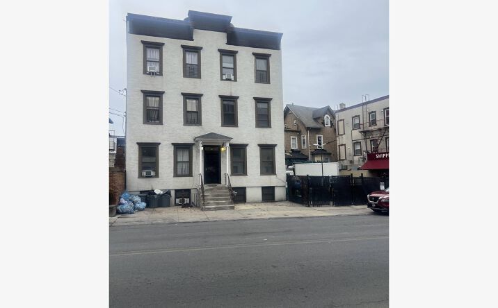 Pictures of Multifamily property located at 273 W Lincoln Ave, Mount Vernon, NY 10550 for sales - image #1