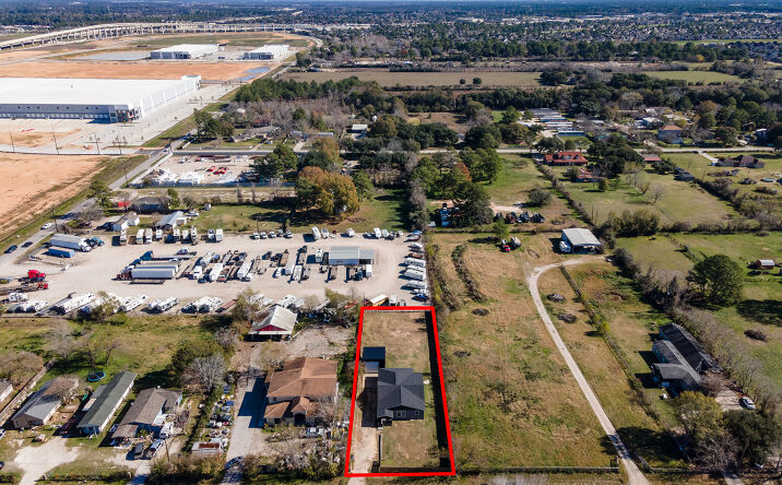Pictures of Mixed Use, Office property located at 19014 Frederick Dr, Tomball, TX 77377 for sales - image #1