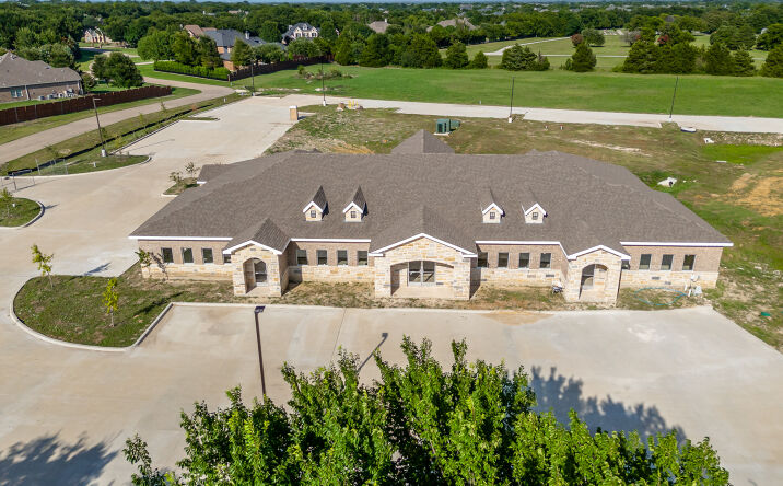 Pictures of Office property located at 2827 Jessica Ln, Lucas, TX 75002 for sales - image #1