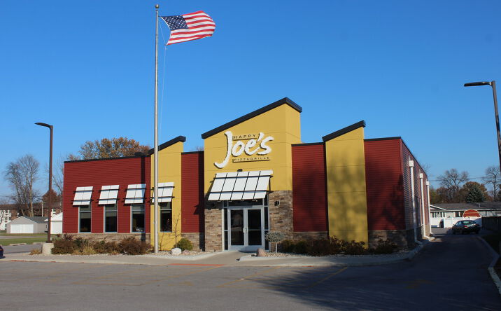 Pictures of Retail property located at 1727 N Henderson St, Galesburg, IL 61401 for sales - image #1