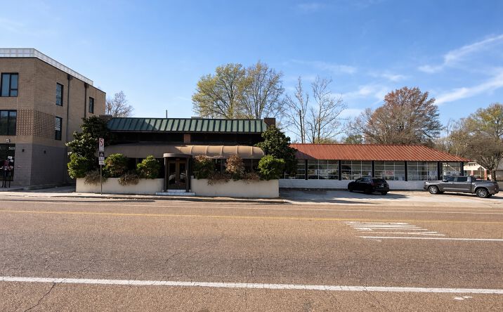 Pictures of Retail property located at 579 N McLean Blvd, Memphis, TN 38112 for sales - image #1
