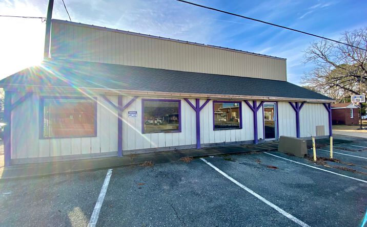 Pictures of Retail property located at 202 S Pine St, Pink Hill, NC 28572 for sales - image #1