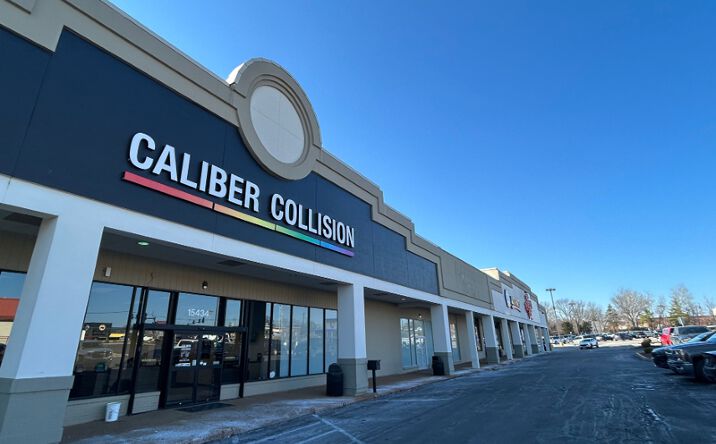 Pictures of Retail property located at 15434-15444 Manchester Rd, Ellisville, MO 63011 for sales - image #1