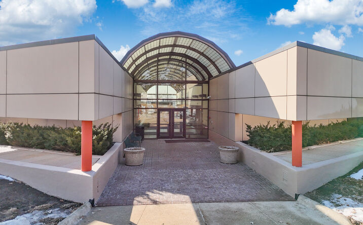 Pictures of Office property located at 3451 Hammond Ave, Waterloo, IA 50702 for sales - image #1