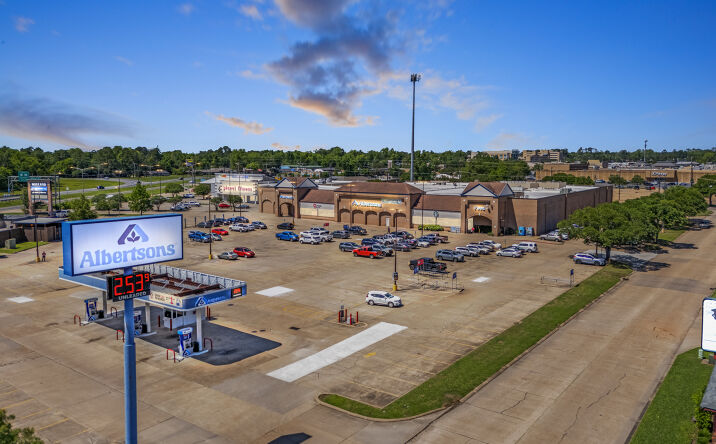 Pictures of Retail property located at 2265 S MacArthur Dr, Alexandria, LA 71301 for sales - image #1
