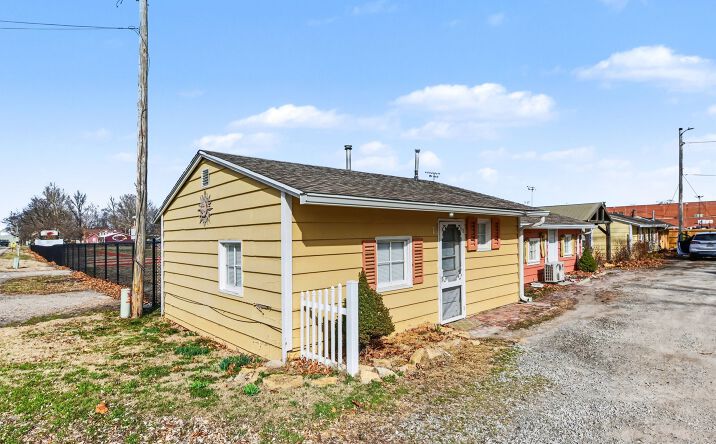 Pictures of Multifamily property located at 308 Chestnut St, Silver Lake, KS 66539 for sales - image #1