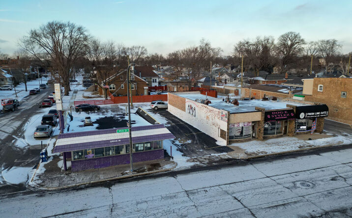Pictures of Retail property located at 5540 W 95th St, Oak Lawn, IL 60453 for sales - image #1