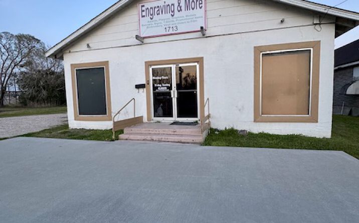 Pictures of Mixed Use, Office, Retail property located at 1713 Avenue F, Bay City, TX 77414 for sales - image #1