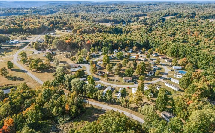 Pictures of Mobile Home Park property located at 156 Maple Grove Cir, Franklin, PA 16323 for sales - image #1