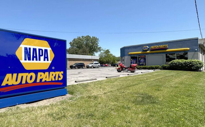 Pictures of Retail property located at 8012 Lewis Ave, Temperance, MI 48182 for sales - image #1