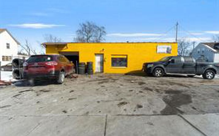 Pictures of Retail property located at 1501 6th Ave, Des Moines, IA 50314 for sales - image #1