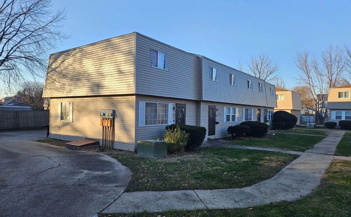 Pictures of Multifamily property located at 65 Locust St, Galesburg, IL 61401 for sales - image #1