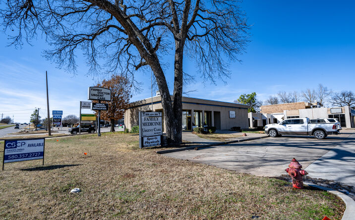 Pictures of Office, Retail property located at 4121 W Gore Blvd, Lawton, OK 73505 for sales - image #1