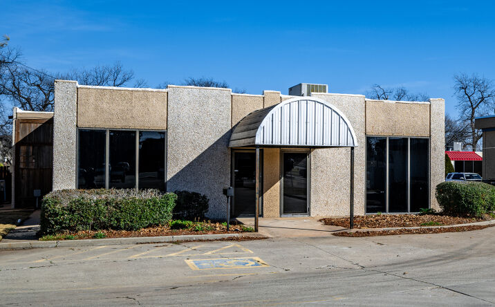 Pictures of Office, Retail property located at 11 NW 44th St, Lawton, OK 73505 for sales - image #1