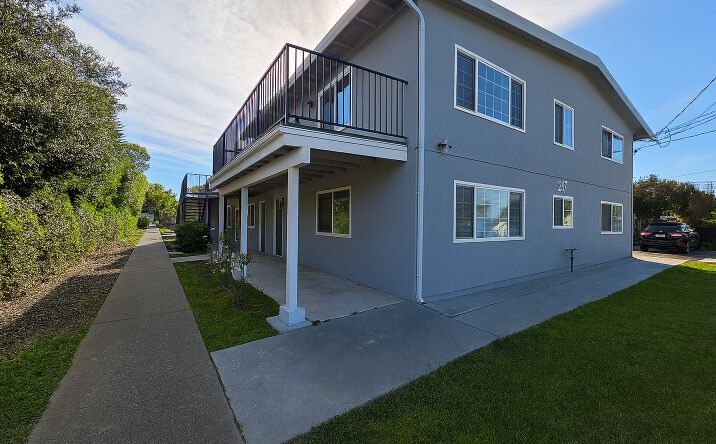 Pictures of Multifamily property located at 257 Poplar Ave, Hayward, CA 94541 for sales - image #1