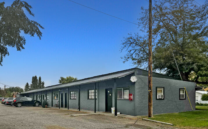 Pictures of Multifamily property located at 616 Columbia Ave, Bridgeport, WA 98813 for sales - image #1
