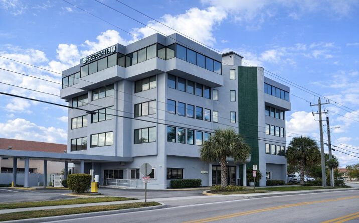 Pictures of Office property located at 2100 W 76th St, Hialeah, FL 33016 for sales - image #1