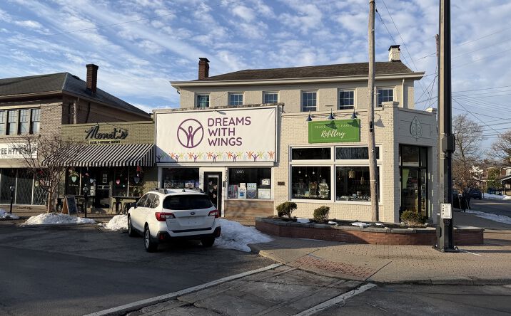 Pictures of Retail, Mixed Use property located at 2200 Dundee Rd, Louisville, KY 40205 for sales - image #1