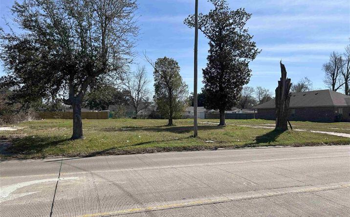 Pictures of Land, Multifamily property located at 3921, Lake Charles, LA 70607 for sales - image #1