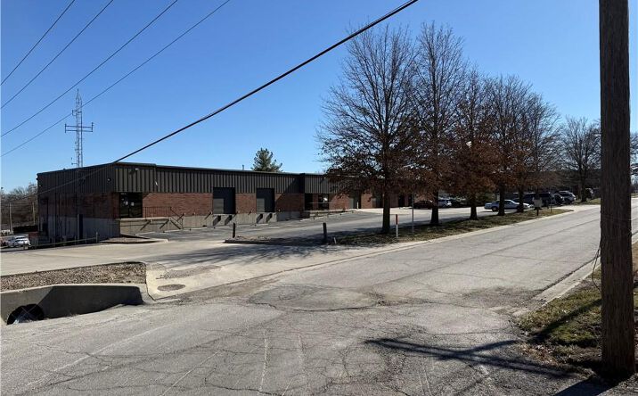Pictures of Industrial, Retail, Office property located at 3121 S Dodgion Street, Independence, MO 64055 for sales - image #1