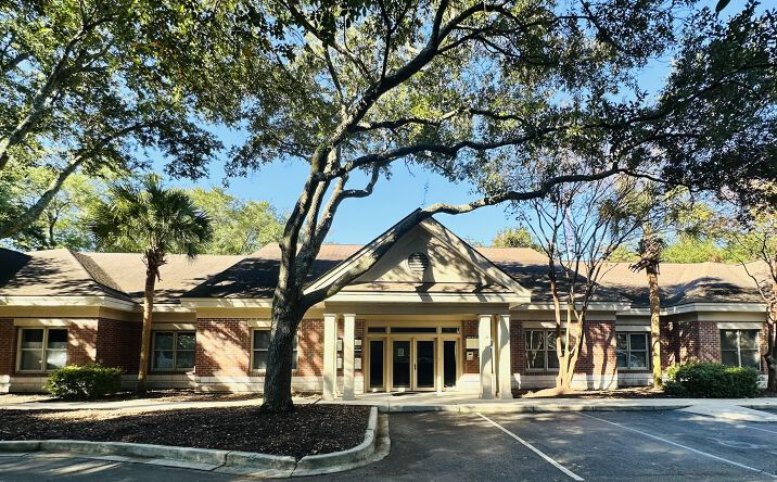 Pictures of Office property located at 260 West Coleman Boulevard, Unit B, Mount Pleasant, SC 29464 for sales - image #1