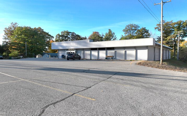 Pictures of Retail property located at 4562 W Houghton Lake Dr, Houghton Lake, MI 48629 for sales - image #1