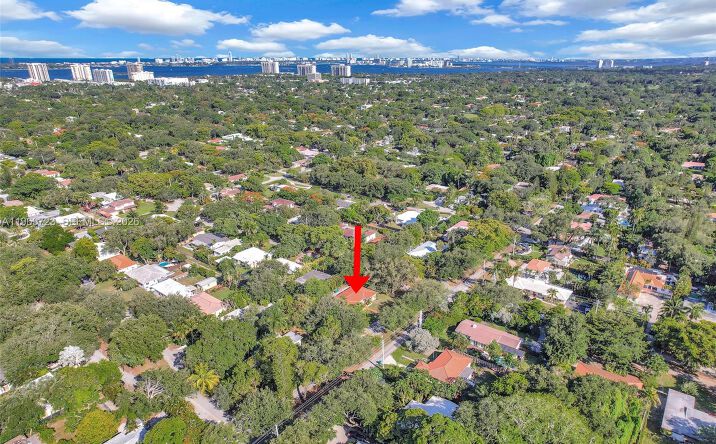 Pictures of Multifamily property located at 11919 NE 8th Ave, Biscayne Park, FL 33161 for sales - image #1