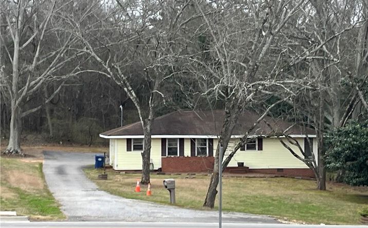 Pictures of Office property located at 315 N Broad Street, Winder, GA 30680 for sales - image #1