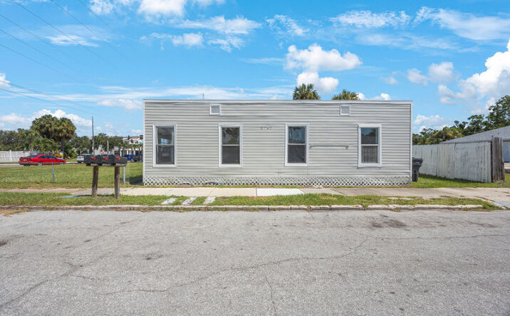 Pictures of Multifamily property located at 2753 53rd Ave N, St. Petersburg, FL 33714 for sales - image #1