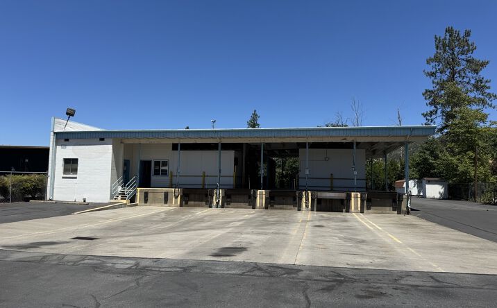 Pictures of Industrial property located at 1686 SE N St, Grants Pass, OR 97526 for sales - image #1
