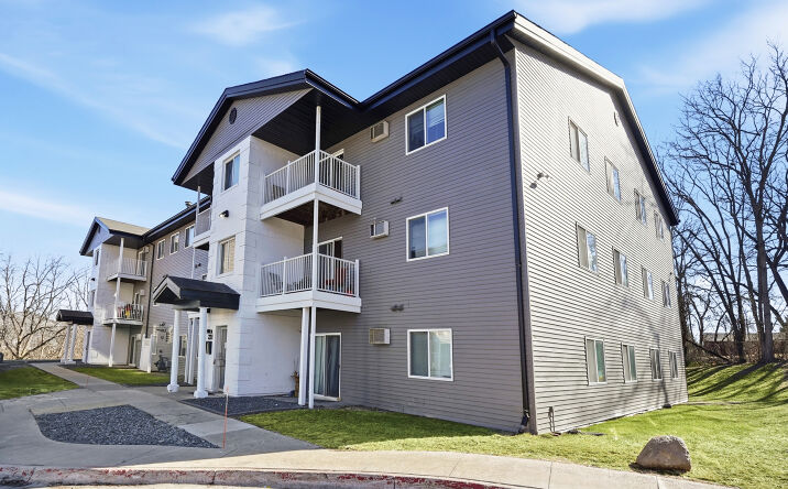 Pictures of Multifamily property located at 530 E Kenyon Ave, Des Moines, IA 50315, 211 McKinley Ave, Des Moines, IA 50315 for sales - image #1