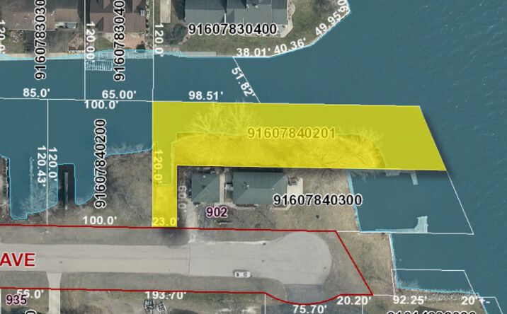 Pictures of Land property located at 912 Adams Ave, Oshkosh, WI 54902 for sales - image #1