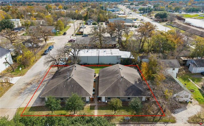 Pictures of Multifamily property located at 105-107 Davis, Bryan, TX 77801 for sales - image #1