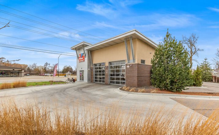 Pictures of Retail property located at 3930 W State St, Boise, ID 83703 for sales - image #1
