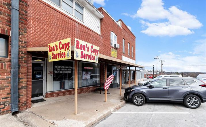 Pictures of Office property located at 9 E Washington Street, Carrollton, MO 64633 for sales - image #1