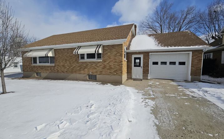 Pictures of Retail property located at 279 N State Street, Hampshire, IL 60140 for sales - image #1